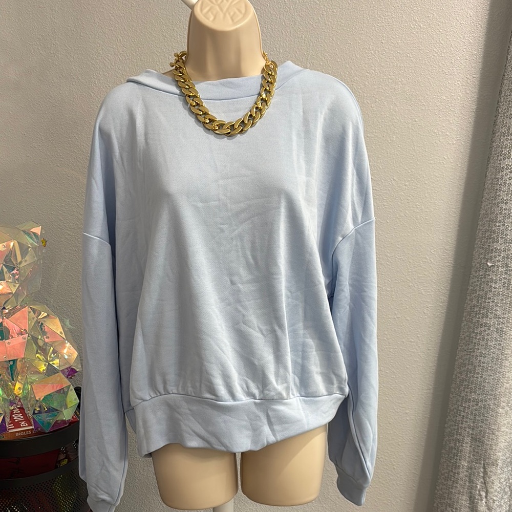 Blusa casual manga larga con collar de perlas en la espalda 🩵